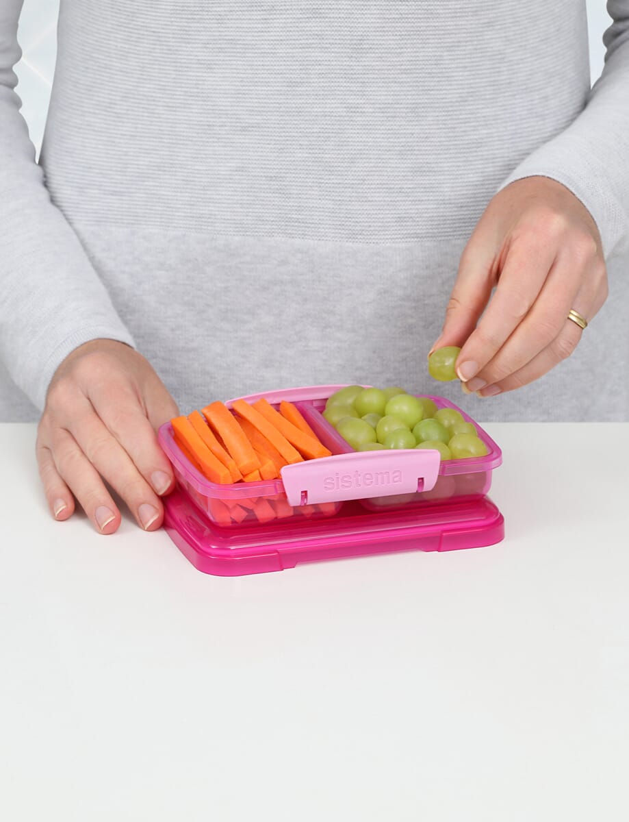 https://stergita.sirv.com/sistema/catalog/product/4/1/41518_350ml_lunch_smallsplit_lifestyle_bench_food_open_hands_pink.png?canvas.color=fcfbf8