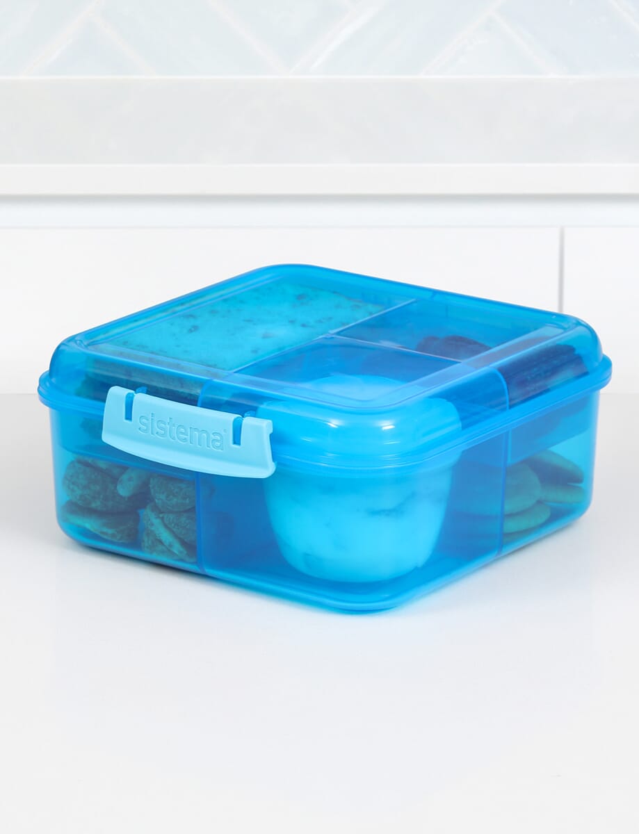 https://stergita.sirv.com/sistema/catalog/product/4/1/41685_1.25l_lunch_bentocube_lifestyle_bench_food_closed_blue.png?canvas.color=fcfbf8